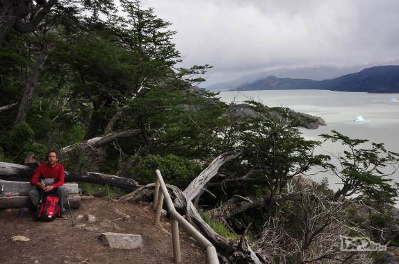 Descanso em um dos mirantes para o Glaciar Grey, no parque nacional Torres del Paine, no sul do Chile